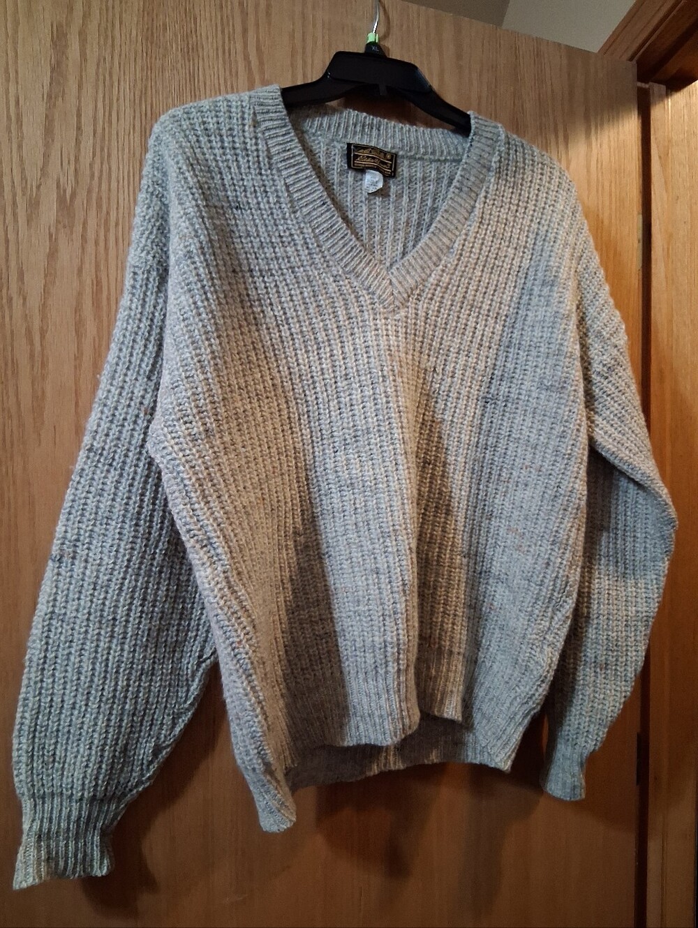vintage Eddie Bauer men's knit wool sweater. Long Sleeve, Vneck Pullover. Large